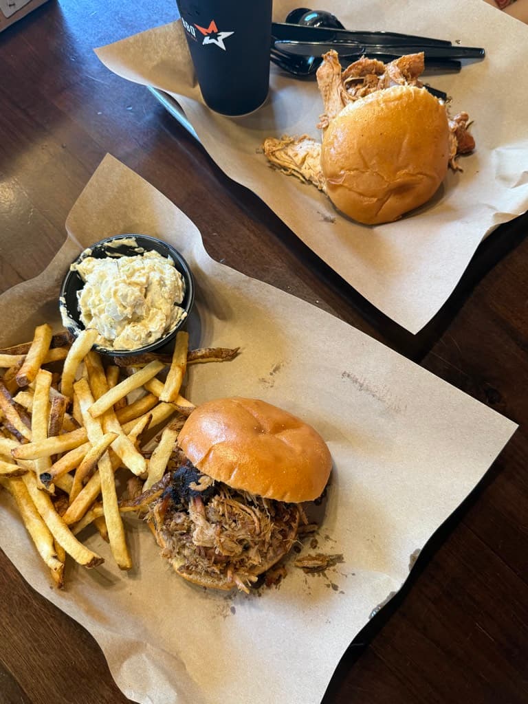 MISSION BBQ — foto