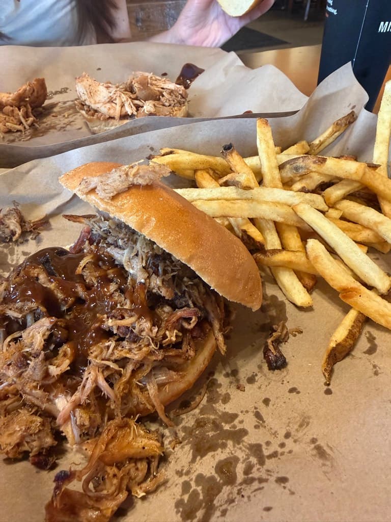 MISSION BBQ — foto