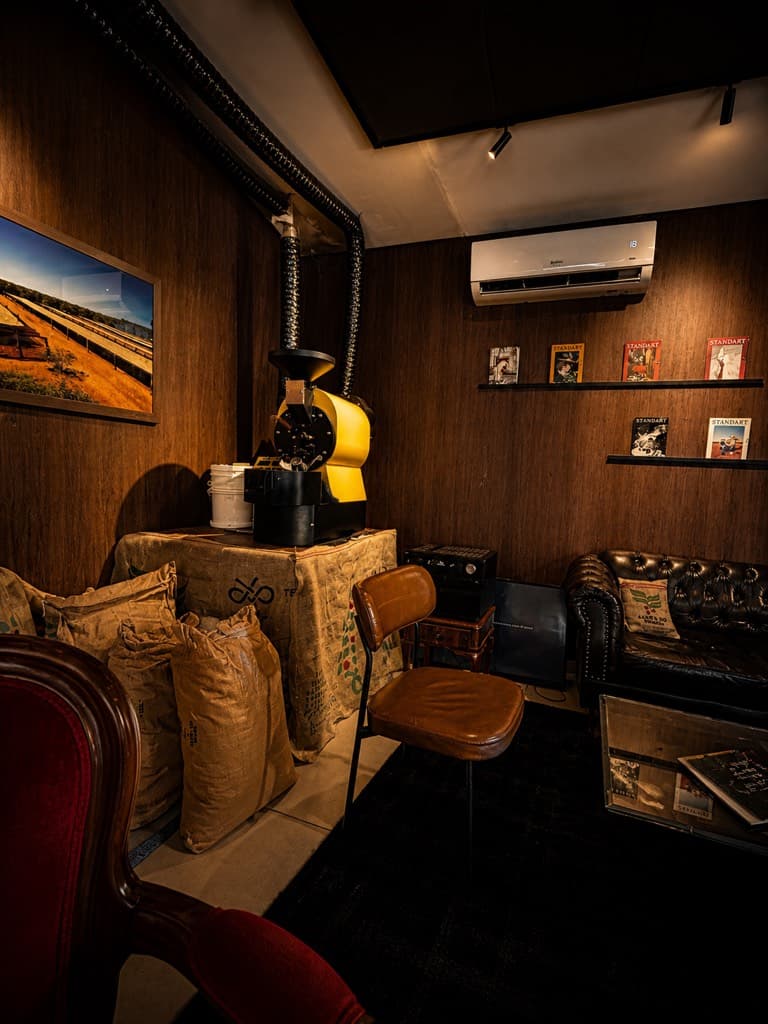not black cafeteria — foto
