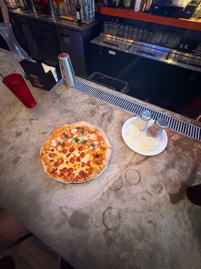 Atomic Lounge & Pizza Kitchen — foto