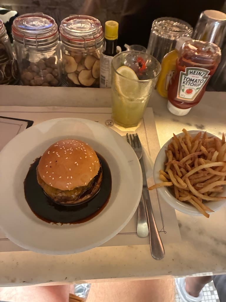 Holy Burger — foto