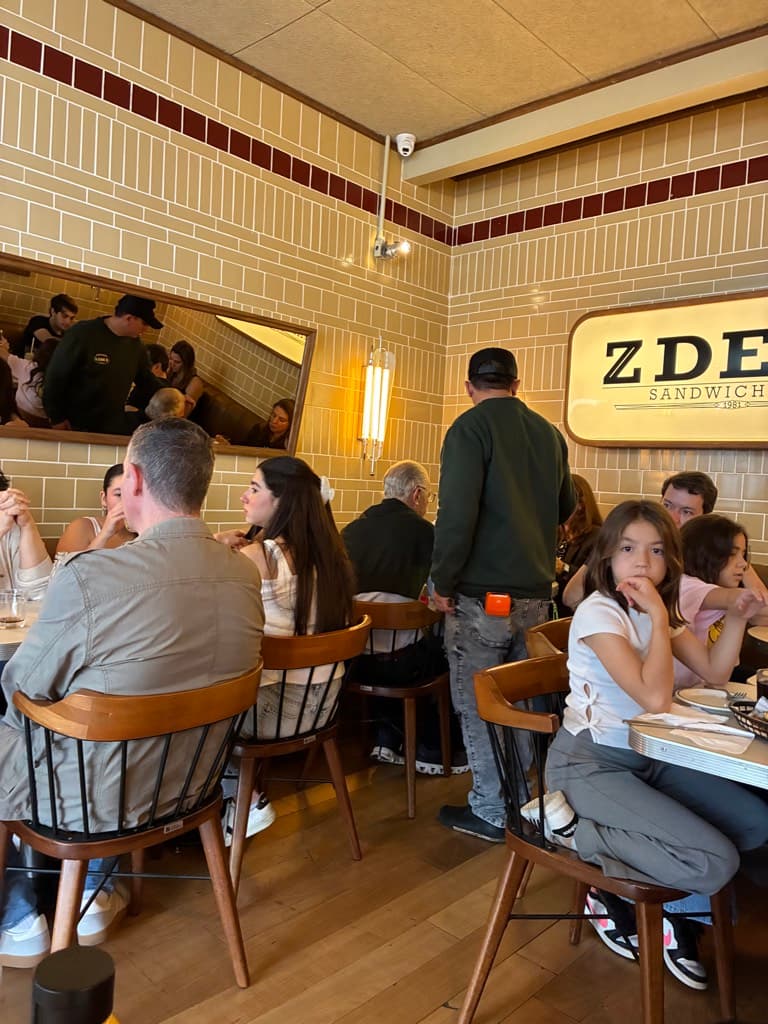Z Deli Sandwich Shop — foto