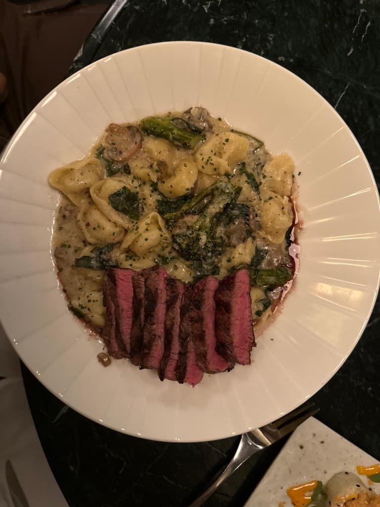 Earls Kitchen + Bar — foto
