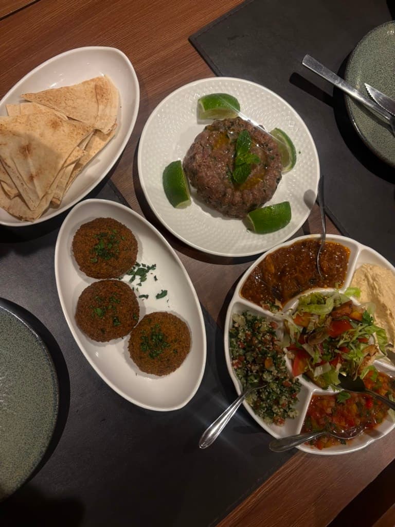 Mashawi Comida árabe — foto
