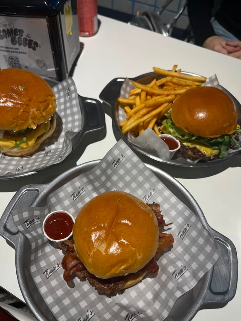 Gomes e Bebes - Burguer e Fries — foto