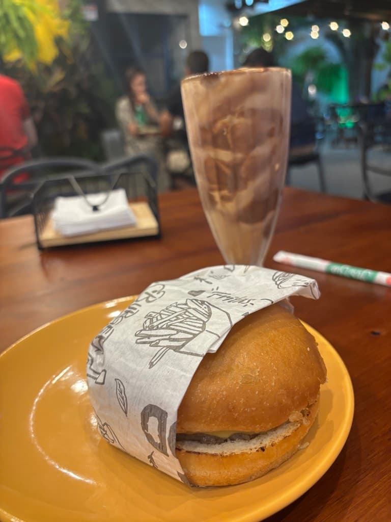 Mutt Food | Hamburguer e Hot Dog — foto de avaliação